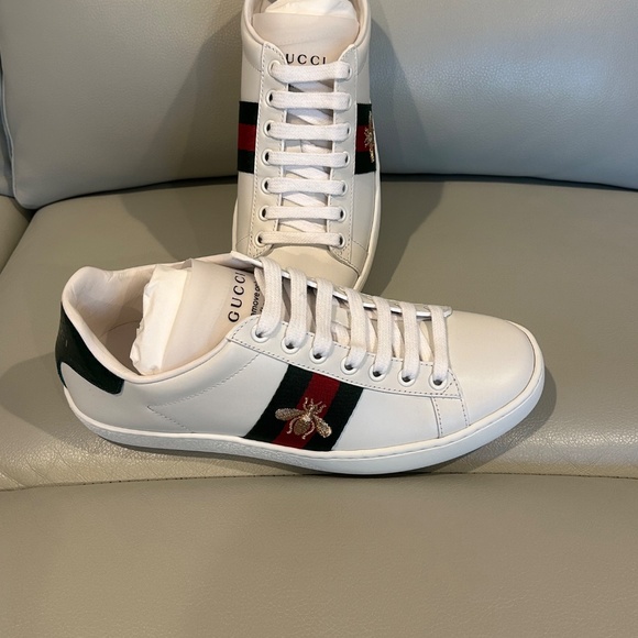 Women's Gucci Sneakers - Picture 5 of 6